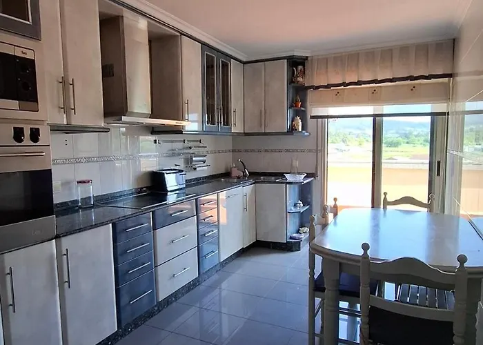 Piso Amplio Y Centrico En Dena